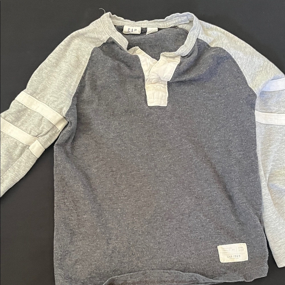 Gray Striped and Heathered Kids Tees set - Boys 5T - Picture 4 of 5